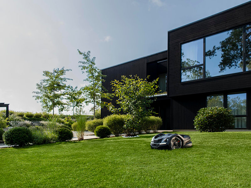 夜間の芝刈りが可能です